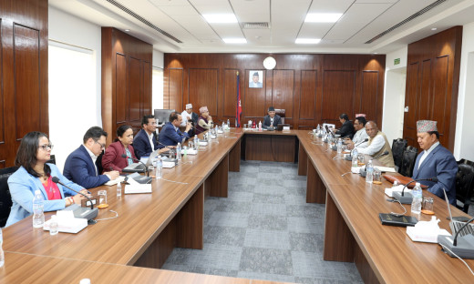 मन्त्रिपरिषद् बैठक बस्दै